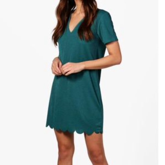 Dresses & Skirts - 🆕 green scallop trim hem & sleeve shift dress